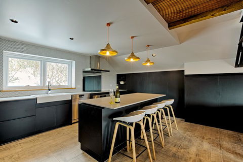 Le Chalets - Kalgoorlie Accommodation 0