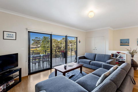 Lentara Street, 84 - Kalgoorlie Accommodation 1