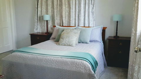 Lucky Mountain Cottage - Kalgoorlie Accommodation 3