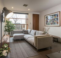 LUXE - Park views Wine Wifi Netflix Garage PETS ok - Kalgoorlie Accommodation