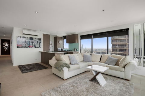 Luxurious Living With Unbeatable Views - Kalgoorlie Accommodation 1