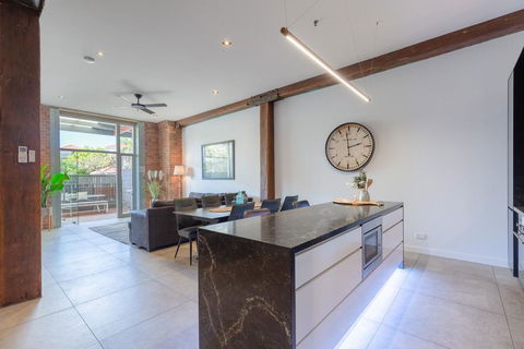 Luxury 3 Brm 2 Bath Woolstore Apt With Courtyard - Kalgoorlie Accommodation 0
