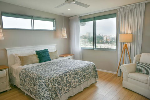 Luxury Kings Beach PenthouseLarge Outdoor Balcony, Ocean Views, 2 Mins To Beach - Kalgoorlie Accommodation 2