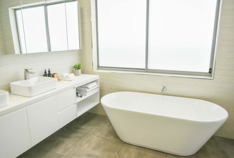 Luxury Kings Beach PenthouseLarge Outdoor Balcony, Ocean Views, 2 Mins To Beach - Kalgoorlie Accommodation 1