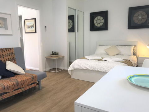 M207 Within The Free Transit Zone. Central Studio - Kalgoorlie Accommodation 0