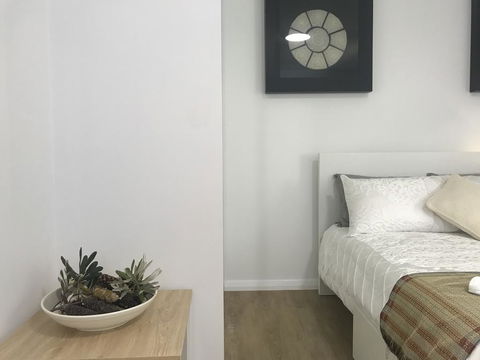 M207 Within The Free Transit Zone. Central Studio - Kalgoorlie Accommodation 2