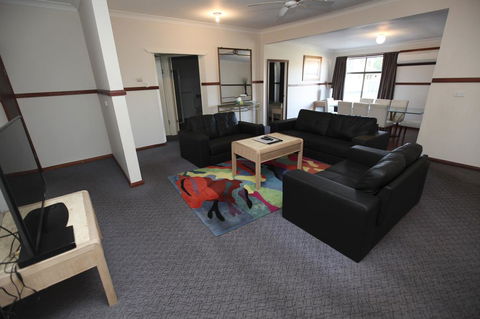 Macquarie Cottage - Kalgoorlie Accommodation 0