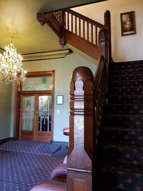 Madden's Commercial Hotel - Kalgoorlie Accommodation 3