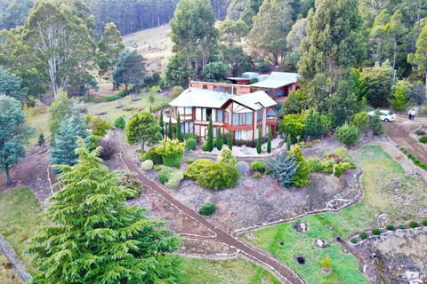 MAGICAL MOUNTAIN RETREAT - 20 Mins To CBD And Only 10 To MONA! - Kalgoorlie Accommodation 0