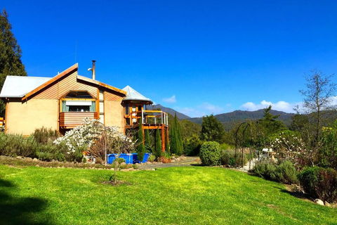 MAGICAL MOUNTAIN RETREAT - 20 Mins To CBD And Only 10 To MONA! - Kalgoorlie Accommodation 2