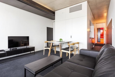 Magnificent Apartment With Spa In Melb - Kalgoorlie Accommodation 3
