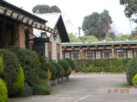 Mahogany Park - Kalgoorlie Accommodation 0