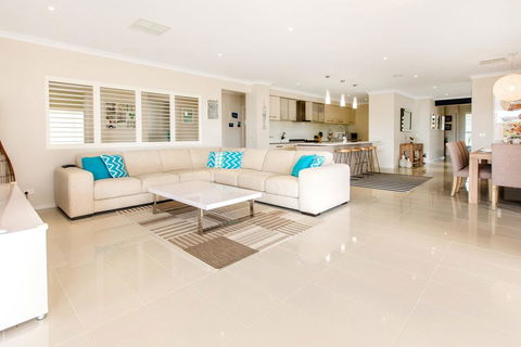 MALIBU - SAFETY BEACH - Kalgoorlie Accommodation 3