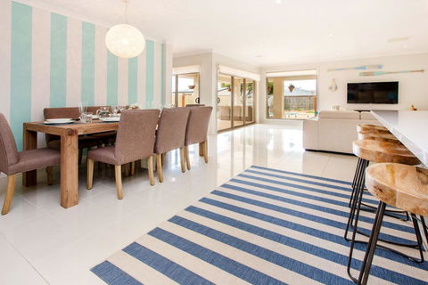 MALIBU - SAFETY BEACH - Kalgoorlie Accommodation 1