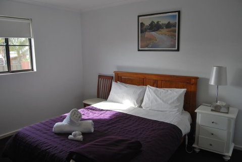Maple Tree Cottage - Kalgoorlie Accommodation 3