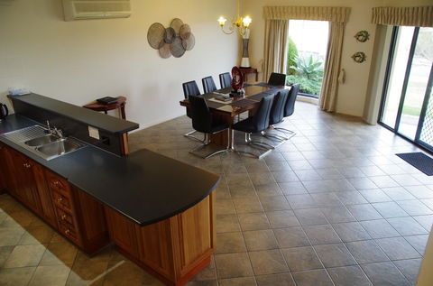 Marina Park View - Kalgoorlie Accommodation 3