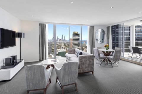 Meriton Suites Broadbeach - Kalgoorlie Accommodation 1