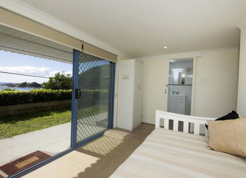 Mick's Apartment - Seal Rocks Beachfront - Kalgoorlie Accommodation 2