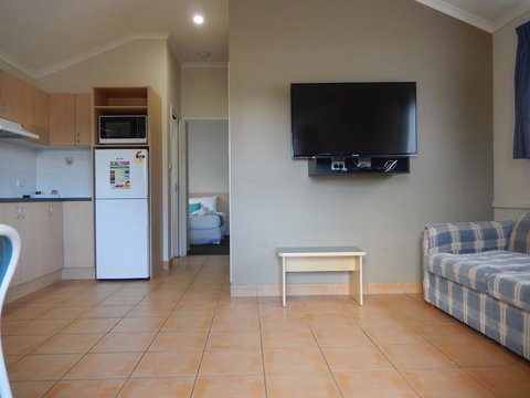 Middle Rock Holiday Resort - Kalgoorlie Accommodation 2