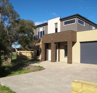 Modern Beachside 5 Bedrooms - Kalgoorlie Accommodation