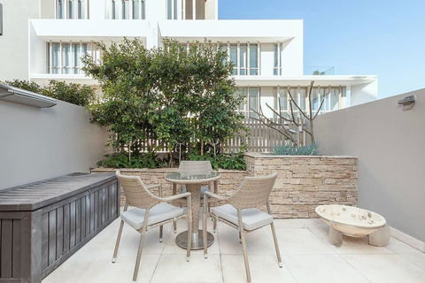 Modern Bronte Apt. W/ Ocean Views, Just Minutes Walk To Beach! - Kalgoorlie Accommodation 1