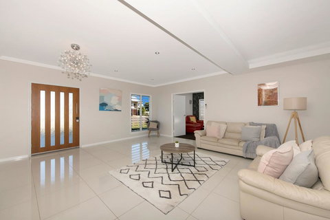 Modern Luxury Ocean Views - Kalgoorlie Accommodation 3