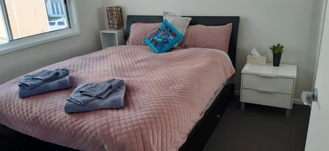 Modern Two-story Hampton Style House - Kalgoorlie Accommodation 1