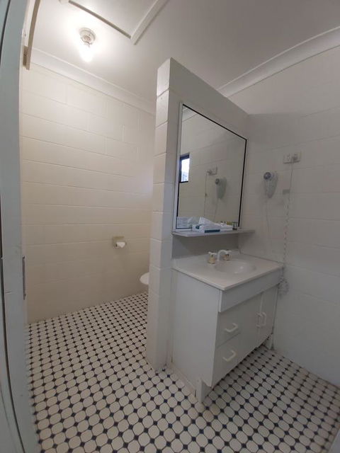Motel Ingham - Kalgoorlie Accommodation 3