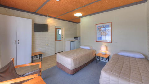 Motel Meneres - Kalgoorlie Accommodation 2