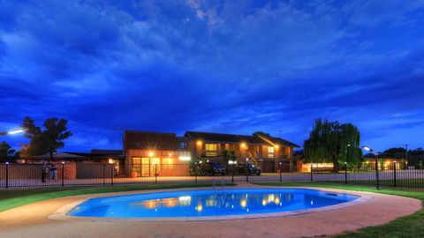 Motel Meneres - Kalgoorlie Accommodation 0