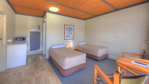Motel Meneres - Kalgoorlie Accommodation 1
