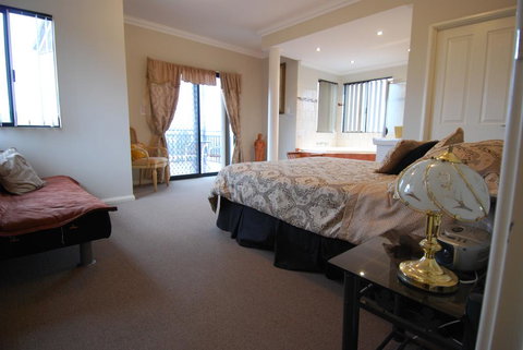 Mountain Park Retreat - Kalgoorlie Accommodation 3