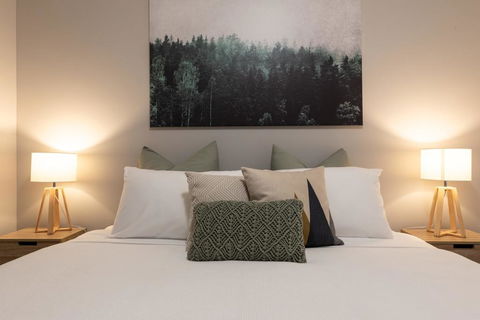 Mrs Brightside - Kalgoorlie Accommodation 0