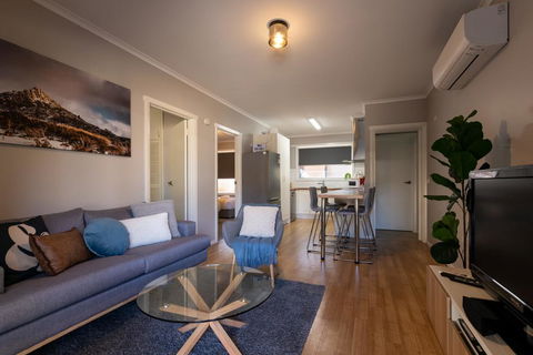 Mrs Brightside - Kalgoorlie Accommodation 1