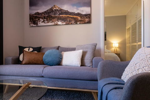 Mrs Brightside - Kalgoorlie Accommodation 3