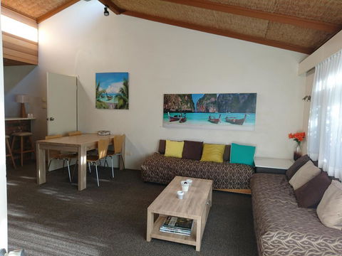 Nautical Owl - Kalgoorlie Accommodation 0