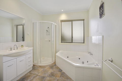 NELSON COVE 2 - Townhouse A Short Walk To Town - Kalgoorlie Accommodation 3
