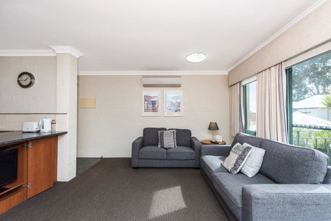 Subiaco Village 20 - Kalgoorlie Accommodation 4