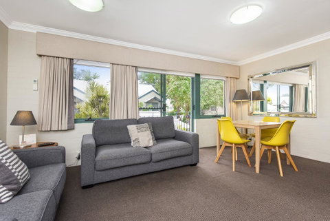 Subiaco Village 20 - Kalgoorlie Accommodation 2