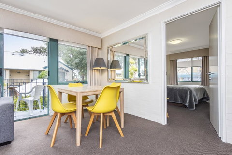 Subiaco Village 20 - Kalgoorlie Accommodation 3