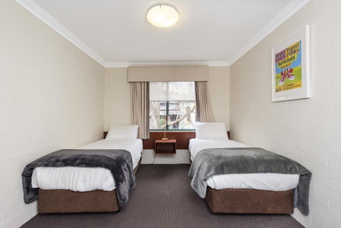 Subiaco Village 20 - Kalgoorlie Accommodation 13