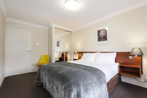 Subiaco Village 20 - Kalgoorlie Accommodation 12