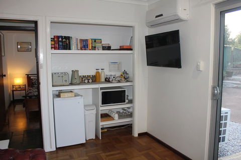 Jacaranda Hideaway Bed & Breakfast - Kalgoorlie Accommodation 4