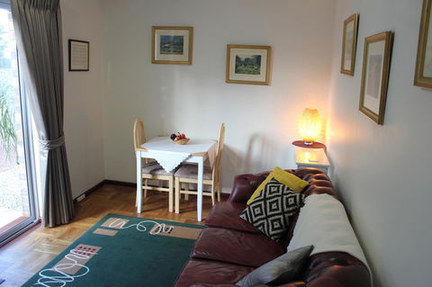 Jacaranda Hideaway Bed & Breakfast - Kalgoorlie Accommodation 3