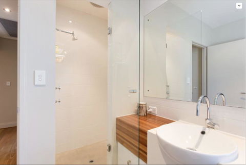 Adele's Luxury South Beach Apartment With King Bed - Kalgoorlie Accommodation 16