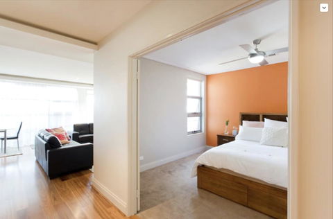 Adele's Luxury South Beach Apartment With King Bed - Kalgoorlie Accommodation 4