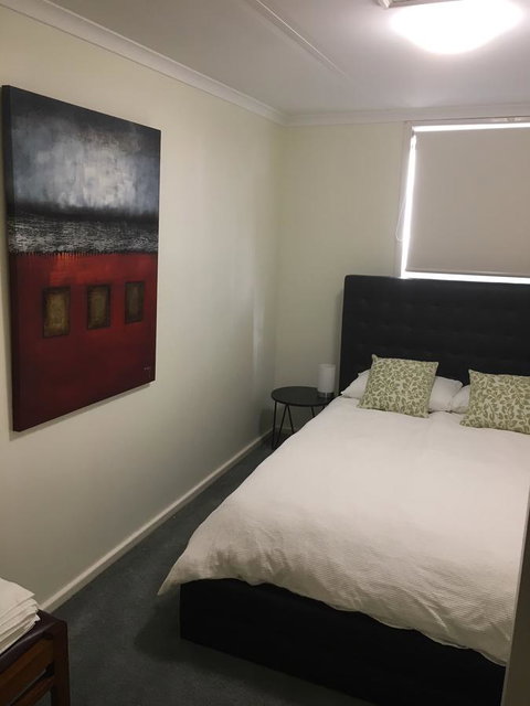 The Cottage That Could - Kalgoorlie Accommodation 9