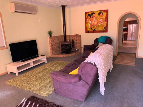 The Cottage That Could - Kalgoorlie Accommodation 5