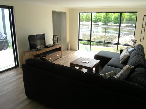 Swan Valley Townhouse - Kalgoorlie Accommodation 13
