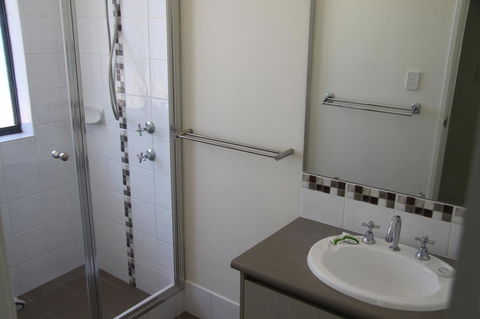 Byford House On The Scarp - Kalgoorlie Accommodation 10